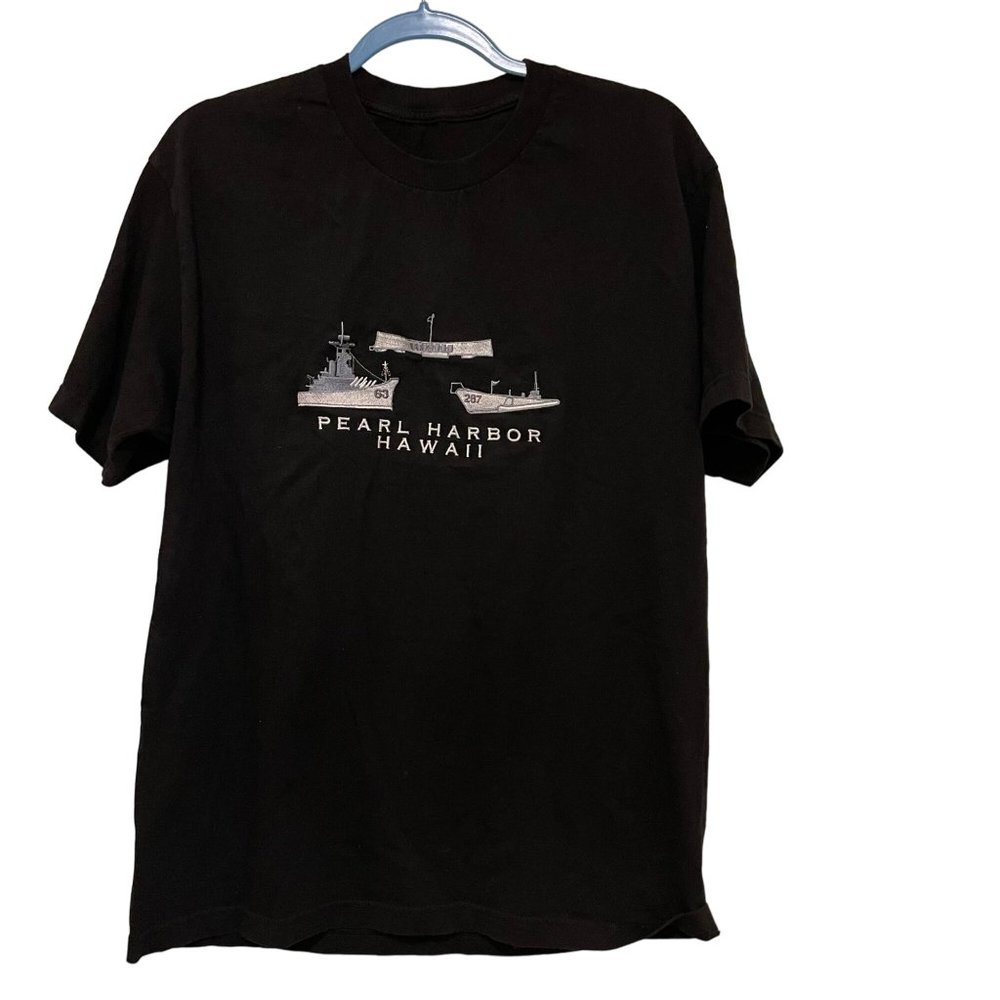 Vintage Embroidered Tshirt Memorial‎ Pearl Harbor Hawaii Black Large Black